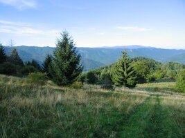 Ze sedla Karimovo začínáme sestupovat