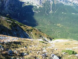 Takže jsme se podívali dolů pod sebe