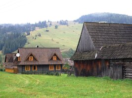do malebné zamagurské vsi Osturňa