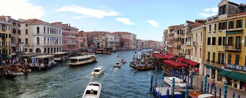 Ještě pohled z Rialta na Canal Grande