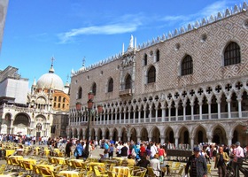 Z kavárny paláce Loggetta (Libreria Vecchia)