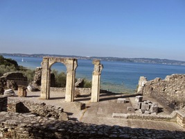 a pochází z 1.st. NL