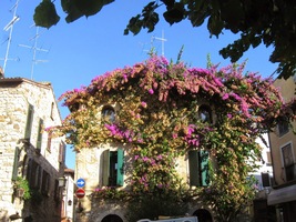 V Sirmione jsou ovšemi moderní vily,