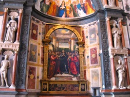 Obrazy v postranních kaplích