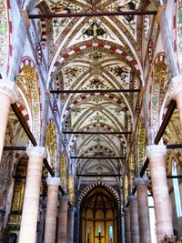 Jeho interiér hýří světlem