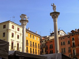 s vítěznými sloupy