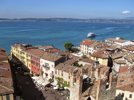 Z věže hradu je daleký výhled