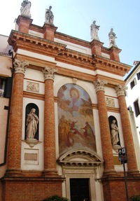 a kolem "běžných" městských staveb