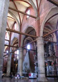 a v nepřehledném sloupoví jeho lodí