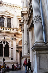 V sousedství paláce je pak kostel