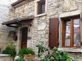 projdete okolo malebných domků