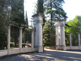 zde třeba prožila svatební líbánky v r.1949 Maria Callas