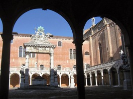 součásti bývalého františkánského klátera