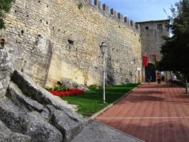 a už jsme u druhého hradu