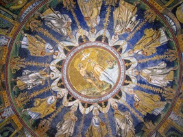 na stěnách i v kupoli