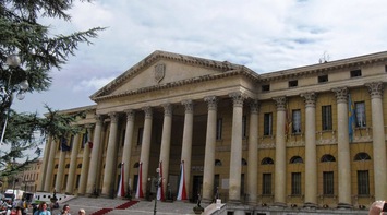 vychází převážně z antiky,