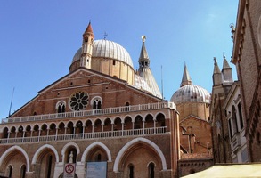 Basilica San Antonio