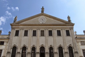 Nese název Villa Pisani,