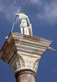 Střeží ji patron města - svatý Marek