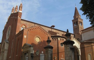 a další významnou stavbou je zde