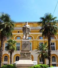 V centru města u sochy Garibaldiho