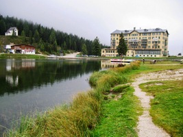 sem, k horskému jezírku