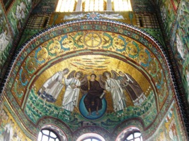 Množství fresek a zlata