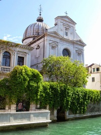 k ortodoxnímu řeckému chrámu