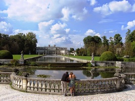 Jsou to spíše malé Versailles