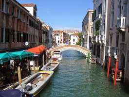 Podél tohoto kanálu dojdete