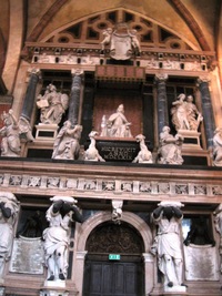 je zde pohřben slavný malíř Tizian,