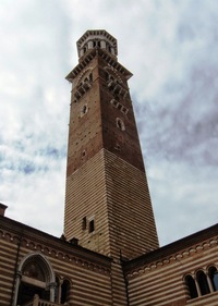 a vysokou věží Lambertini