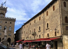 vlády, která je současně i městskou radou