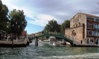 po jeho největším kanálu - Canal Grande