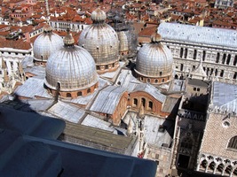 Pak už jsme sešli k chrámu San Marco,