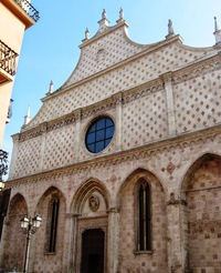 a pokračujeme k tomuto chrámu -