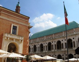 I na náměstí Erbe se pořádají denně trhy