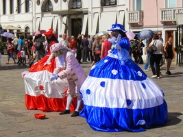 i s místním karnevalovým folklórem