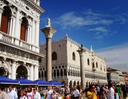 i Piazzetu - příbřežní část náměstí San Marco