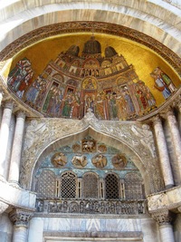 s pěti vnějšími portály