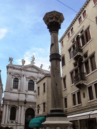 Jdeme pěšky do centra Benátek