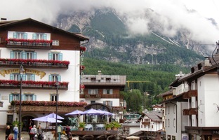 na špacír letoviskem Cortina d´Ampezzo