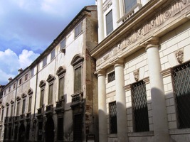 Takřka v každé uličce