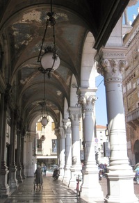 Nádhernými městskými podloubími