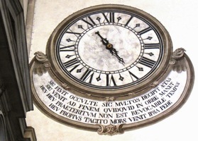 můžete si pod orlojem osvěžit znalosti latiny