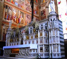 Oltář je dost nestandardní