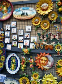 Kolem nezbytných suvenýrů