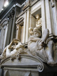 Sochařskou výzdobu zde obstaral