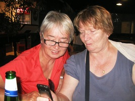 Dámy mezitím zasedly k večeři