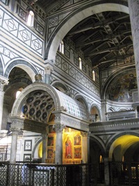 Ač románský, není rozhodně strohý